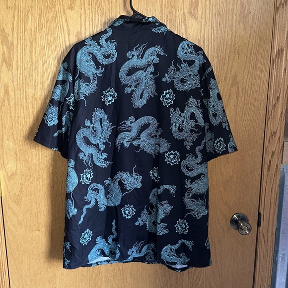 SHEIN XL Button Down Short Sleeve. - Picture 3 of 5